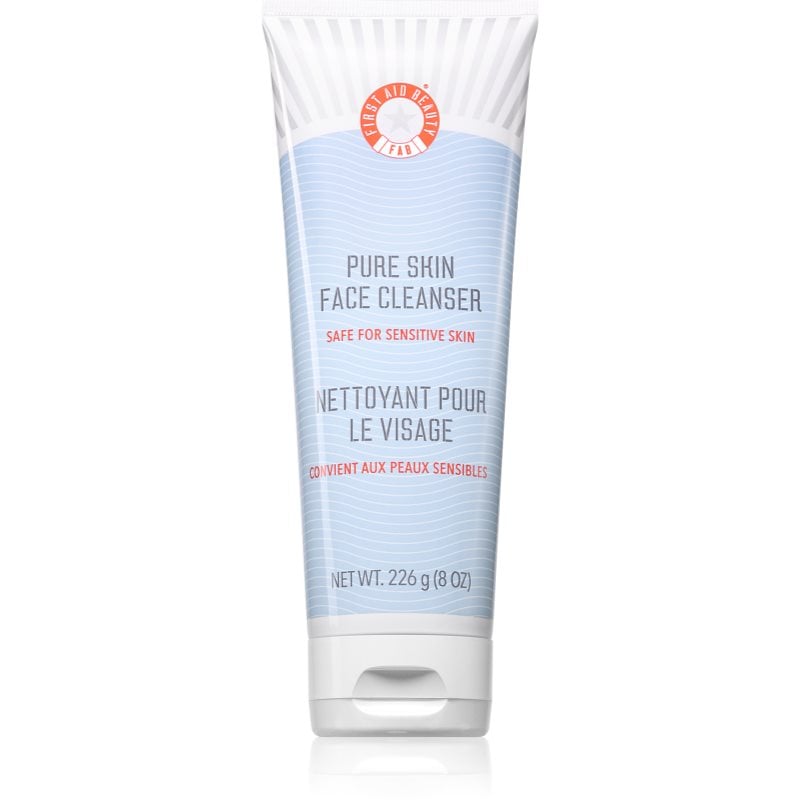 First Aid Beauty Pure Skin средство за почистване за лице