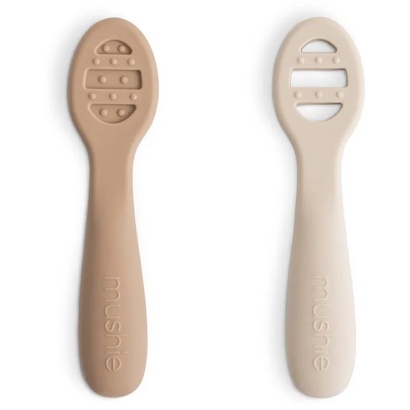 Mushie First Feeding Baby Spoons лъжичка Natural/ Shifting Sand 6m+ - За деца - Сравни цени от 1 магазин с безплатна доставка